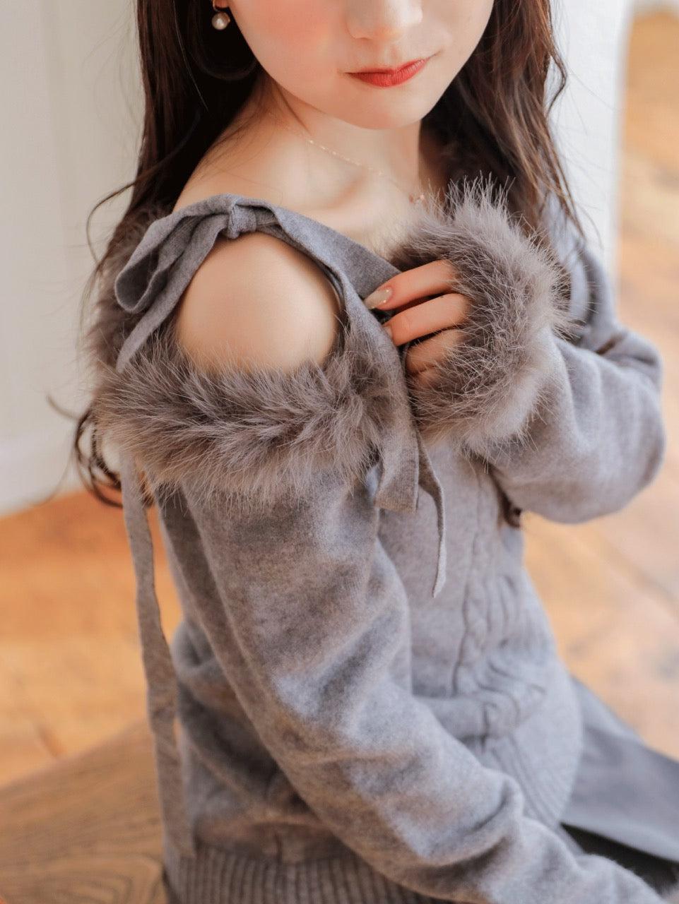 One Shoulder Fur Knit