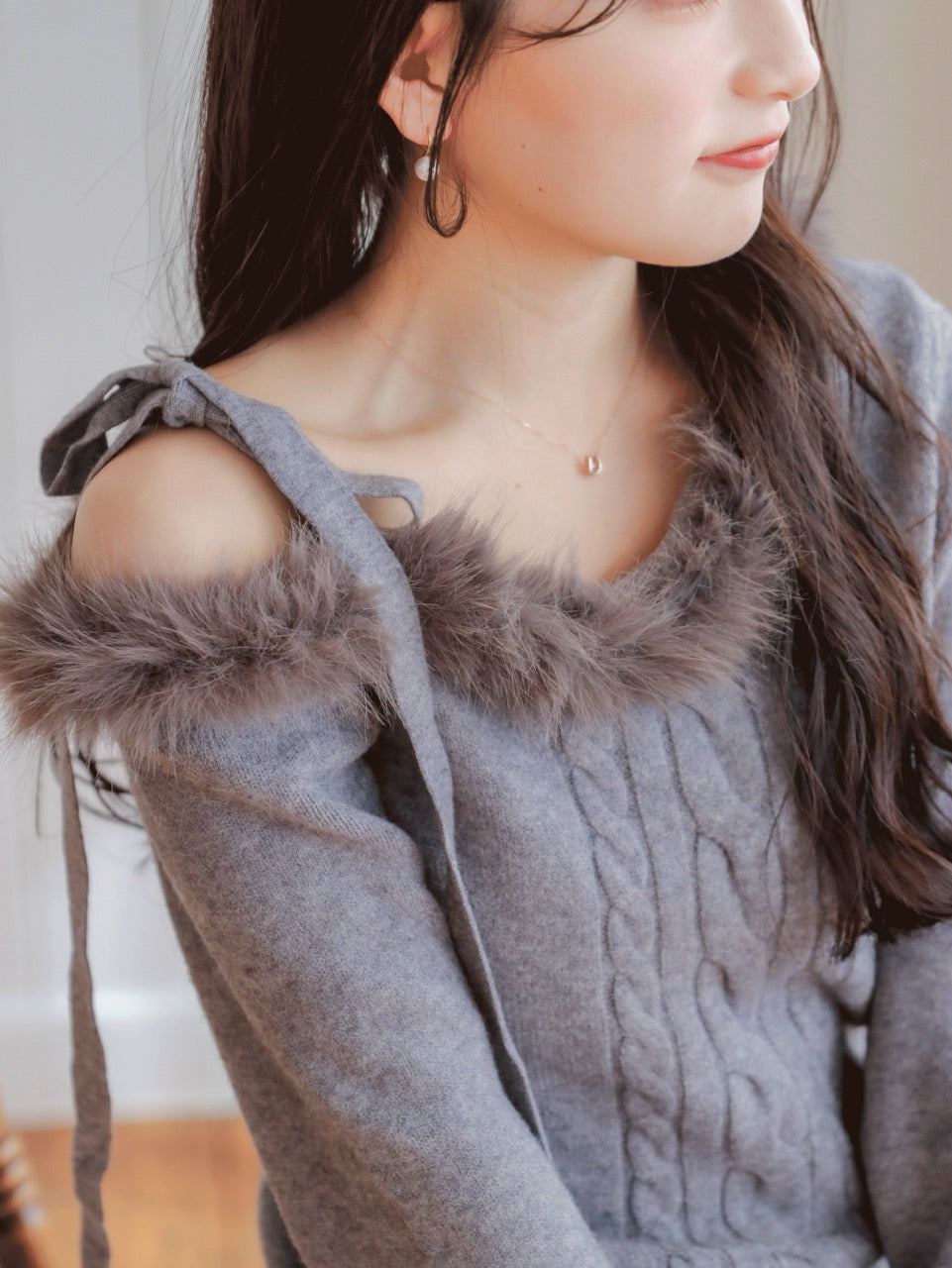 One Shoulder Fur Knit