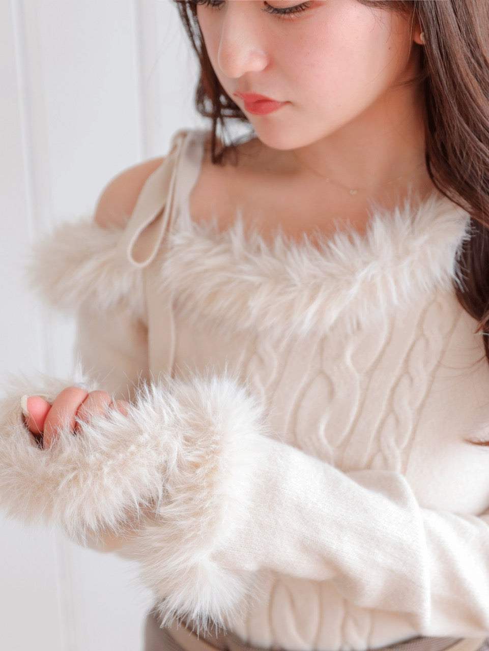 One Shoulder Fur Knit