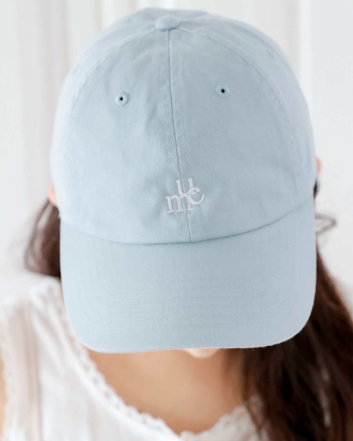 umm. logo cap